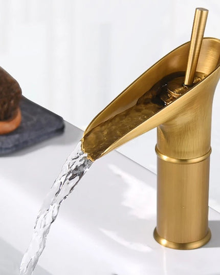 Baterie Cascadă RoyalGold – Eleganță și Rafinament, Auriu, VST24