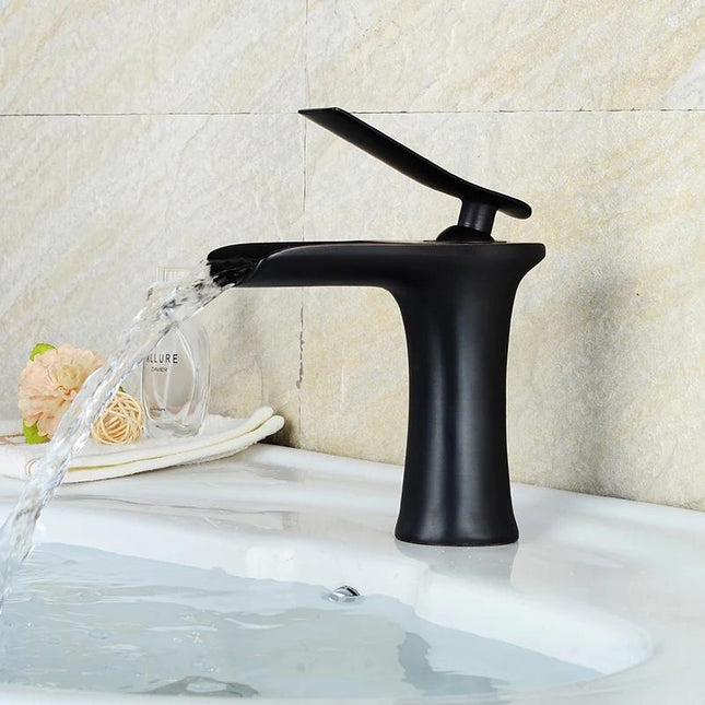Baterie Lavoar Tip Cascadă, Negru Mat, Montare Pe Lavoar, Design Modern, 17cm, VST34